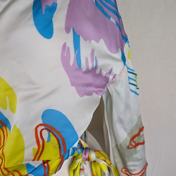 All Things Mochi Kylie Top Blouse Bubble sleeve Satin Colorful Wrap M - Picture 10 of 10